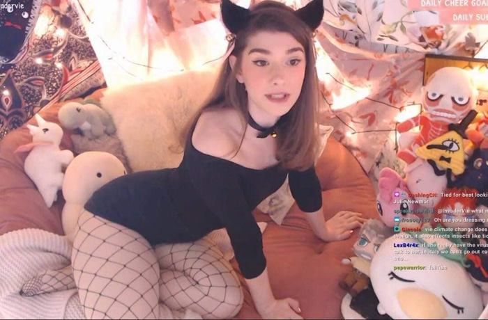 Girl naked on twitch